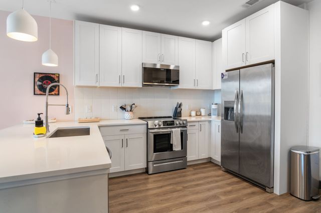 65 Lindsley Ave Apt 302, Nashville, TN 37210
