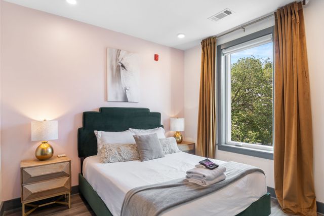 65 Lindsley Ave Apt 302, Nashville, TN 37210