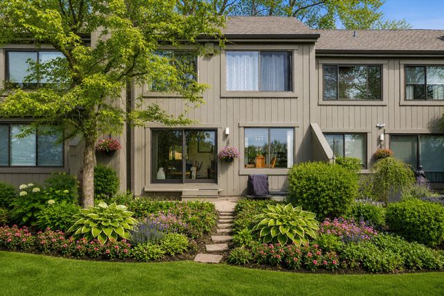 404 Shoreline Road 298, Lake Barrington, IL 60010