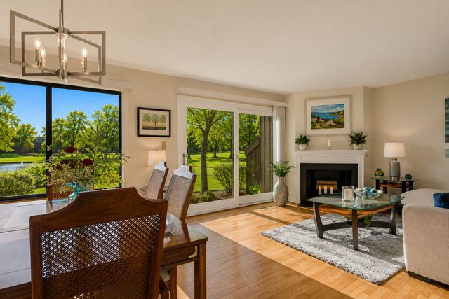 404 Shoreline Road 298, Lake Barrington, IL 60010