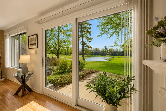 404 Shoreline Road 298, Lake Barrington, IL 60010