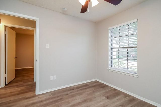5014 Meadow Crest Street, La Porte, TX 77571