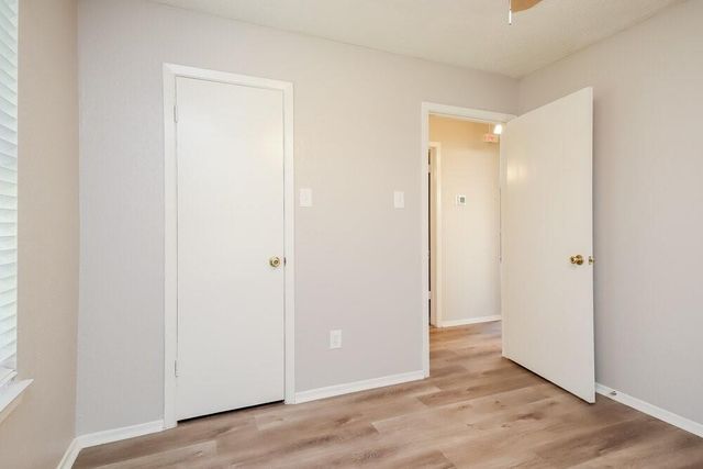 5014 Meadow Crest Street, La Porte, TX 77571