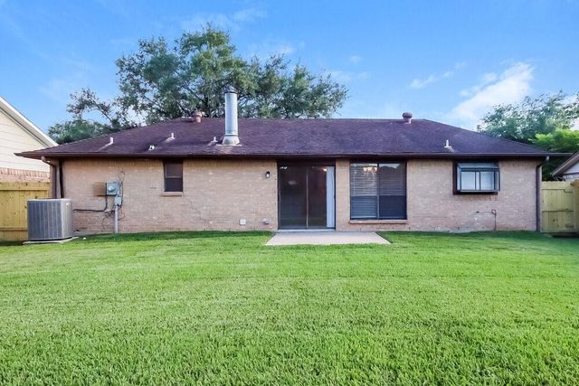 5014 Meadow Crest Street, La Porte, TX 77571