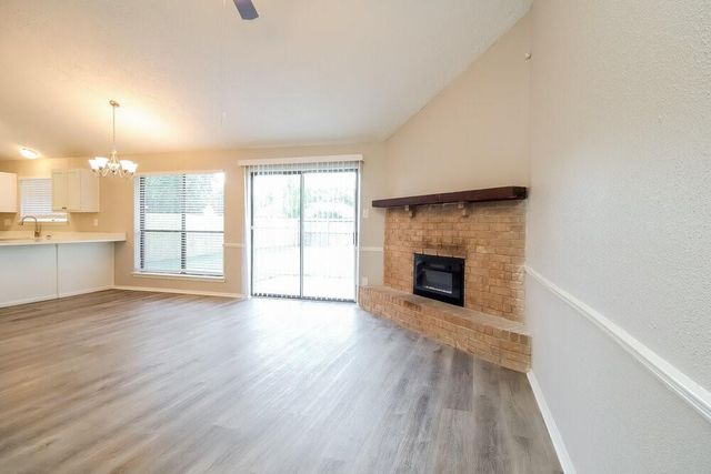 5014 Meadow Crest Street, La Porte, TX 77571