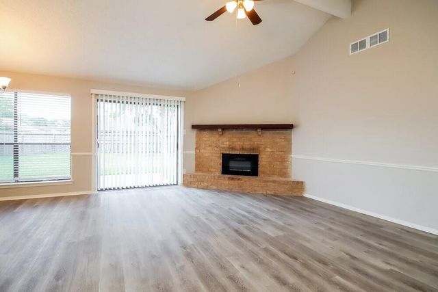 5014 Meadow Crest Street, La Porte, TX 77571