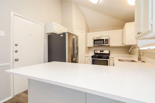 5014 Meadow Crest Street, La Porte, TX 77571
