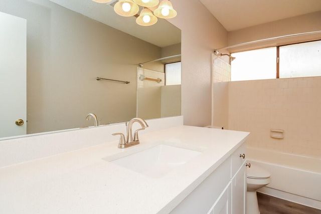 5014 Meadow Crest Street, La Porte, TX 77571