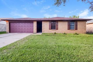 5014 Meadow Crest Street, La Porte, TX 77571