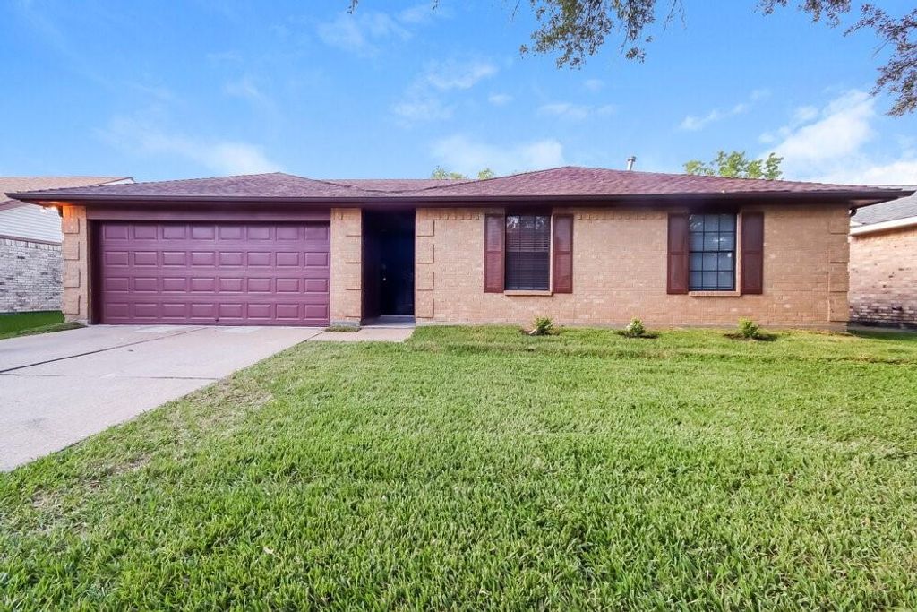 5014 Meadow Crest Street, La Porte, TX 77571