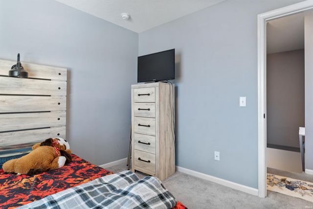 3739 Victoria Lakes Court, New Haven, IN 46774