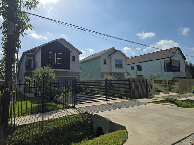 8619 Hoffman Street, Houston, TX 77016