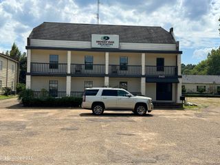 1985 Lakeland Drive, Jackson, MS 39216