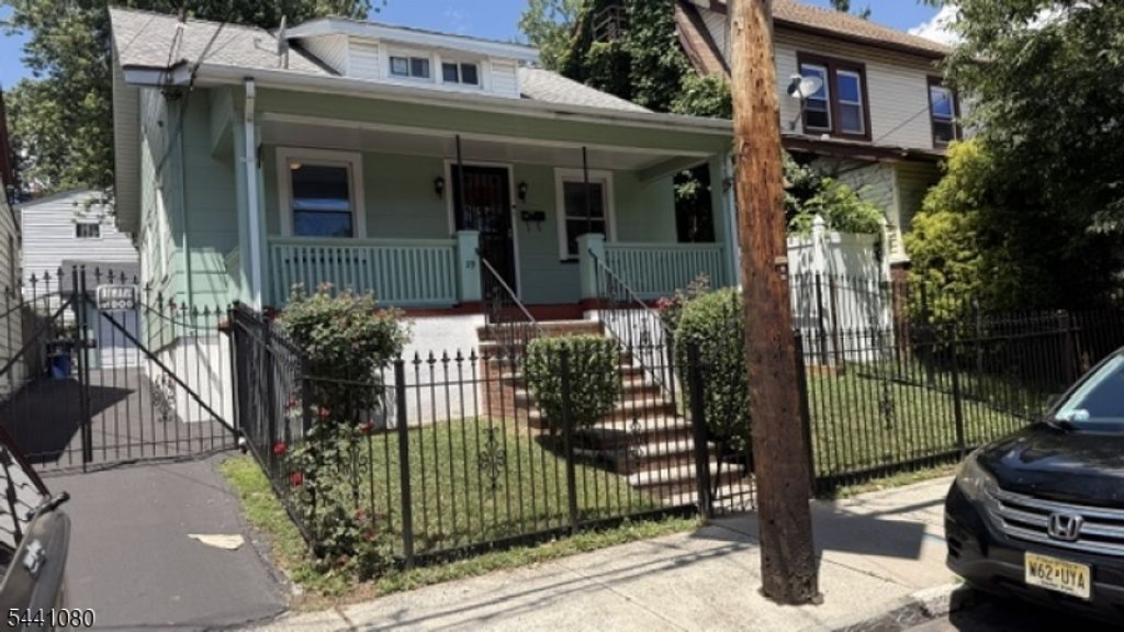 19 Mead St, Newark City, NJ 07106