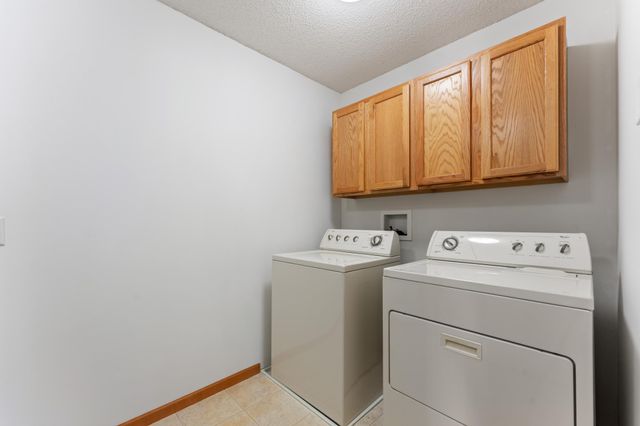 4899 Bisset Lane 7710, Inver Grove Heights, MN 55076