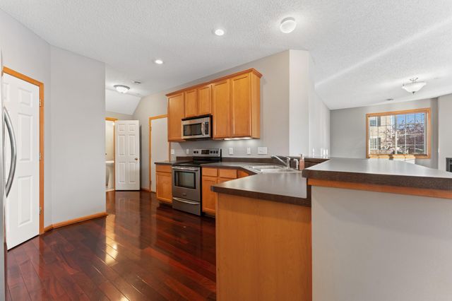 4899 Bisset Lane 7710, Inver Grove Heights, MN 55076