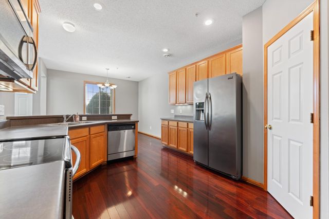 4899 Bisset Lane 7710, Inver Grove Heights, MN 55076