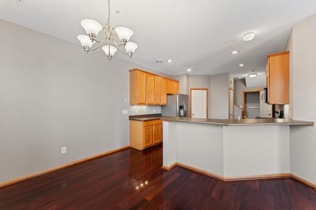 4899 Bisset Lane 7710, Inver Grove Heights, MN 55076