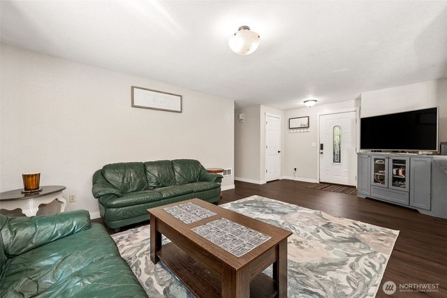 170 E Barnsby Place, Shelton, WA 98584