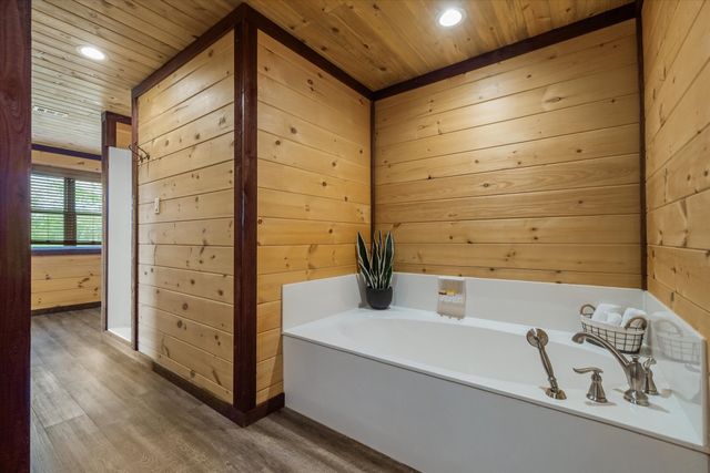 260 Vz County Road 3531, Edgewood, TX 75117