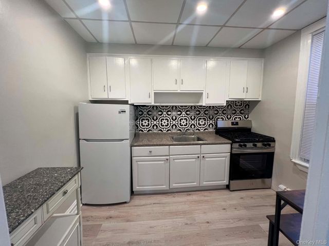 150 Tulip Avenue N Front Second Floor, Floral Park, NY 11001