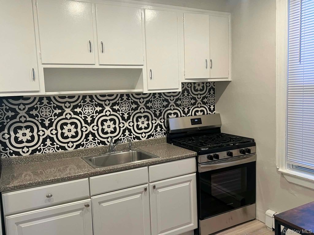 150 Tulip Avenue N Front Second Floor, Floral Park, NY 11001