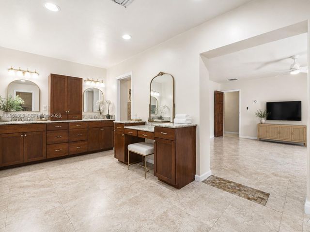 13602 SW 24th St, Davie, FL 33325