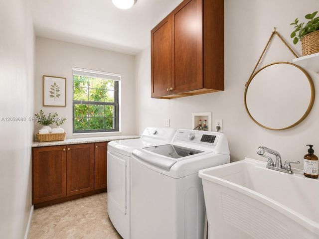 13602 SW 24th St, Davie, FL 33325