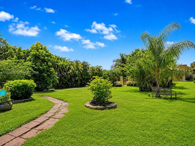 13602 SW 24th St, Davie, FL 33325