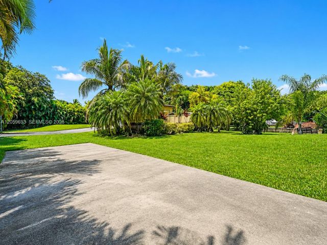 13602 SW 24th St, Davie, FL 33325