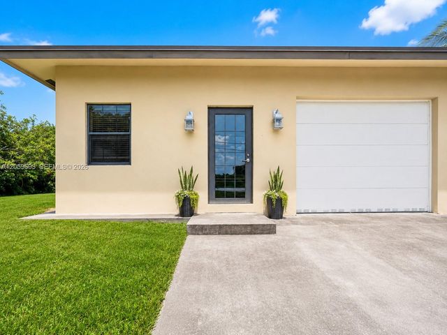 13602 SW 24th St, Davie, FL 33325