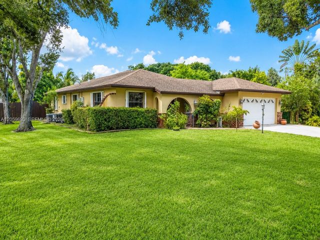 13602 SW 24th St, Davie, FL 33325