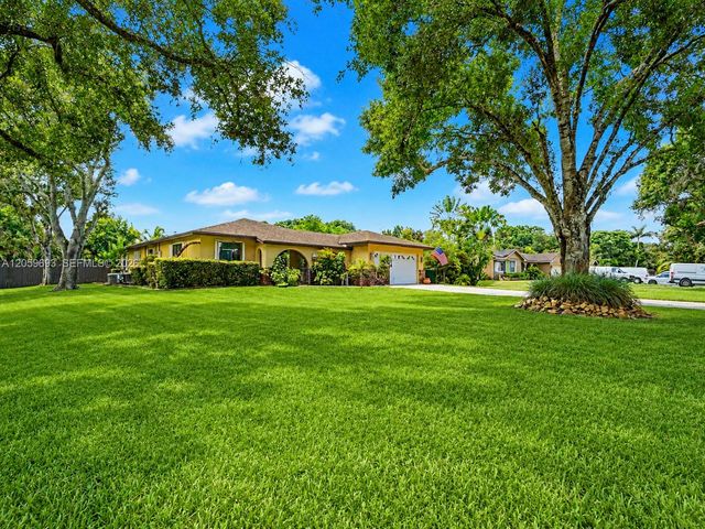 13602 SW 24th St, Davie, FL 33325