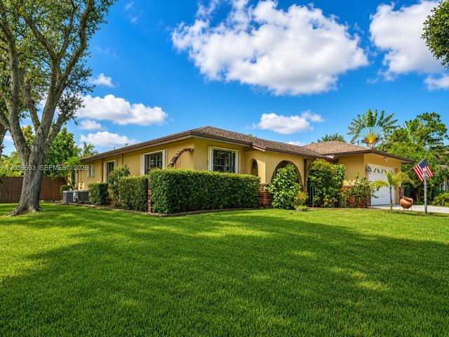 13602 SW 24th St, Davie, FL 33325