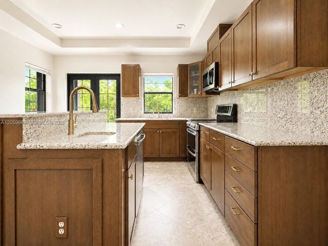 13602 SW 24th St, Davie, FL 33325