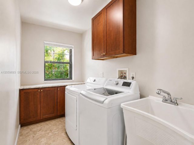 13602 SW 24th St, Davie, FL 33325