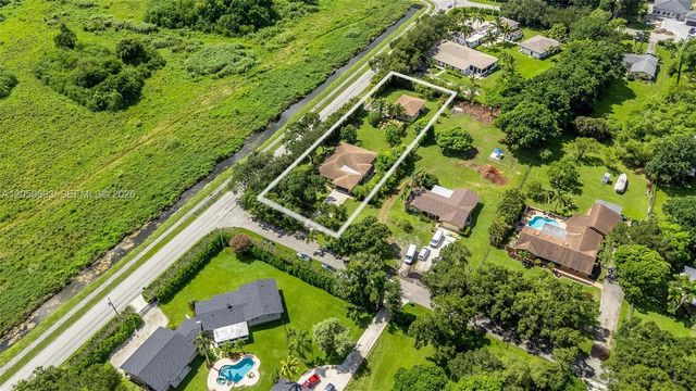 13602 SW 24th St, Davie, FL 33325