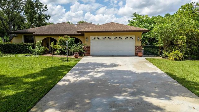 13602 SW 24th St, Davie, FL 33325