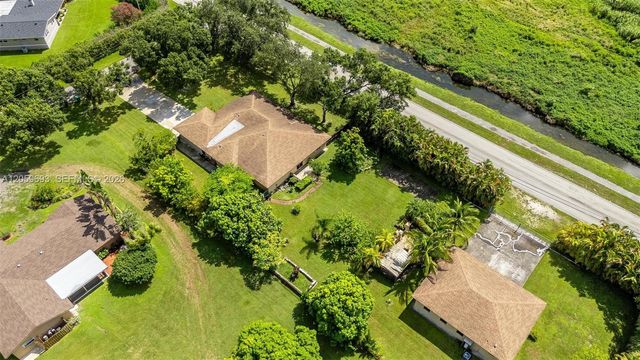 13602 SW 24th St, Davie, FL 33325