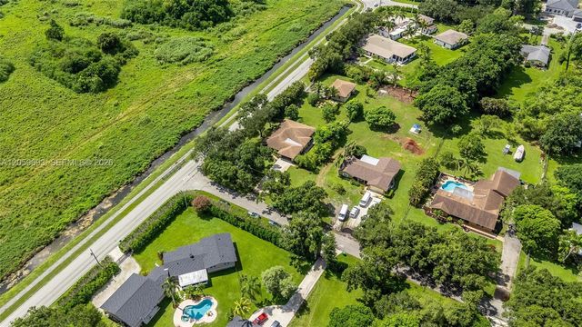 13602 SW 24th St, Davie, FL 33325
