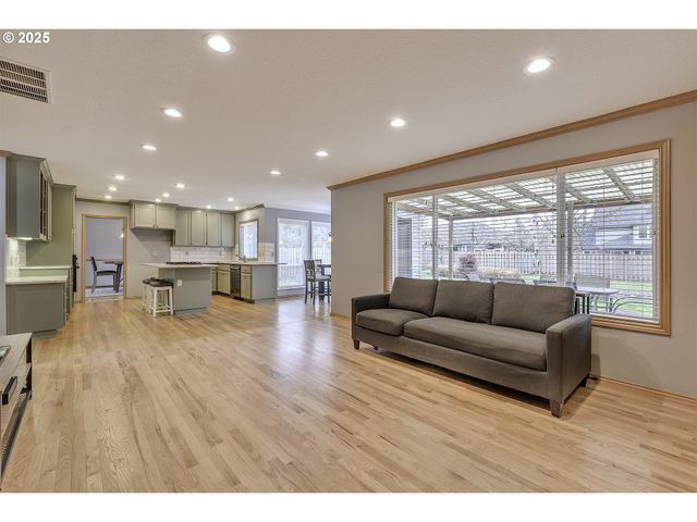 10335 Sw MEIER Dr, Tualatin, OR 97062