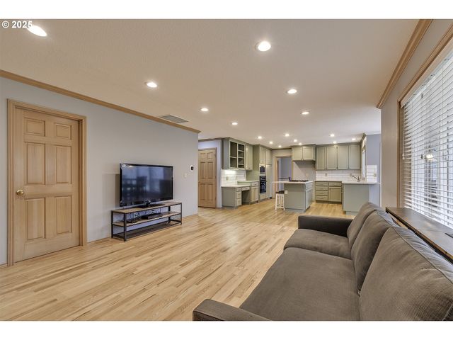 10335 Sw MEIER Dr, Tualatin, OR 97062