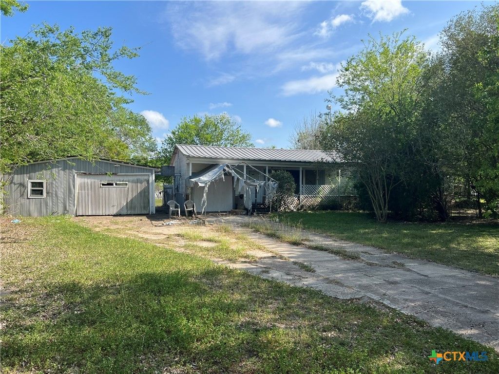 405 Mulberry Drive, Port Lavaca, TX 77979