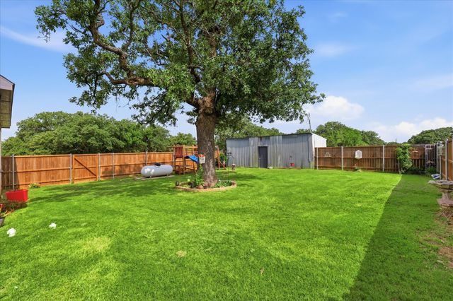 1785 County Road 208, Gainesville, TX 76240