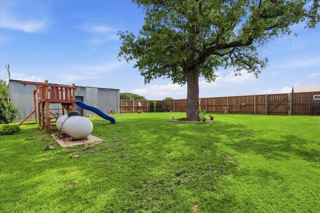 1785 County Road 208, Gainesville, TX 76240