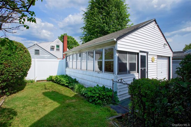 172 Wellington Road S, Garden City, NY 11530
