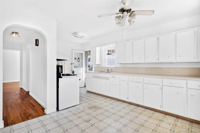172 Wellington Road S, Garden City, NY 11530