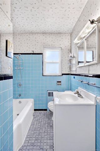 172 Wellington Road S, Garden City, NY 11530