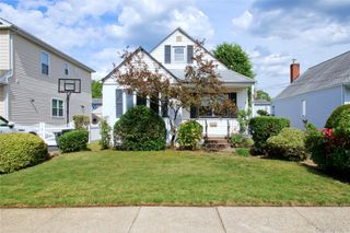 172 Wellington Road S, Garden City, NY 11530