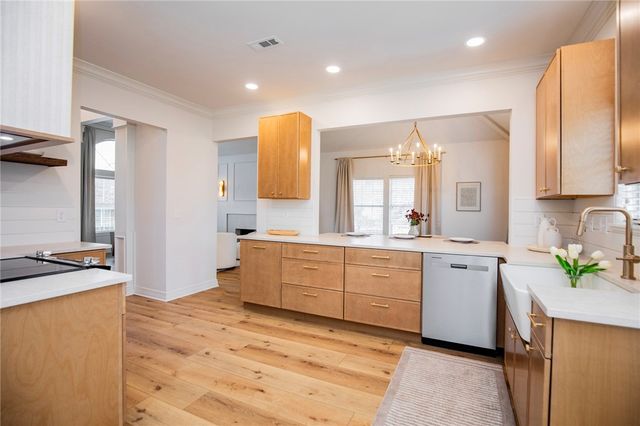 2216 Aspen Drive, Fayetteville, AR 72703